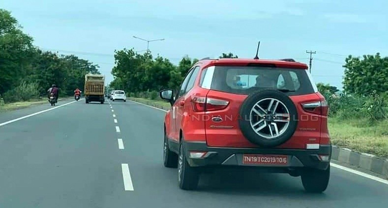 Ford EcoSport 2022 lộ diện, có bánh dự phòng phía sau