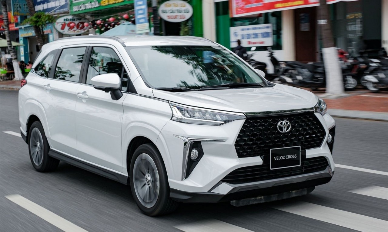 Cùng mức giá 698 triệu, Mitsubishi Xpander Cross khác Toyota Veloz Cross Top ở điểm gì?