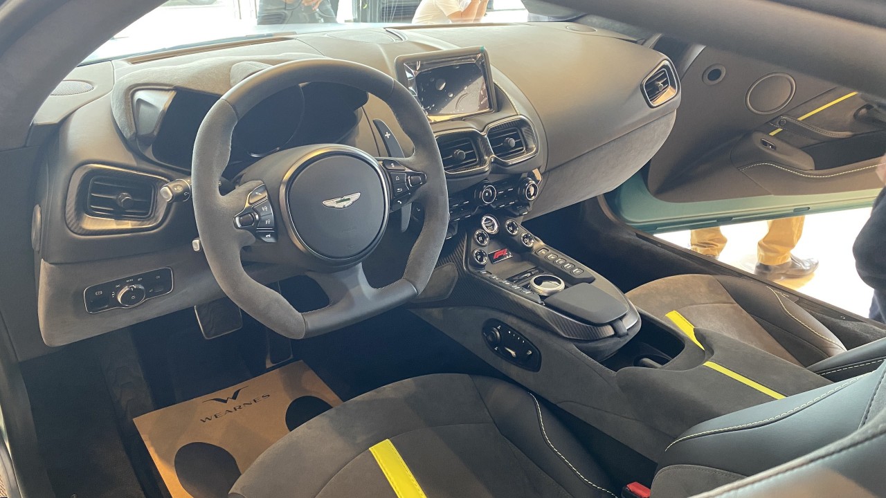 Aston Martin ra mắt bộ đôi siêu xe Vantage F1 Edition và DB11 V8 Coupe