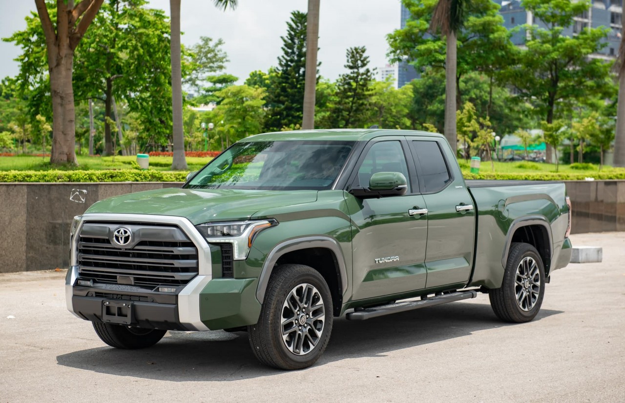 Toyota Tundra Limited 2022 đầu tiên thông quan tại Việt Nam