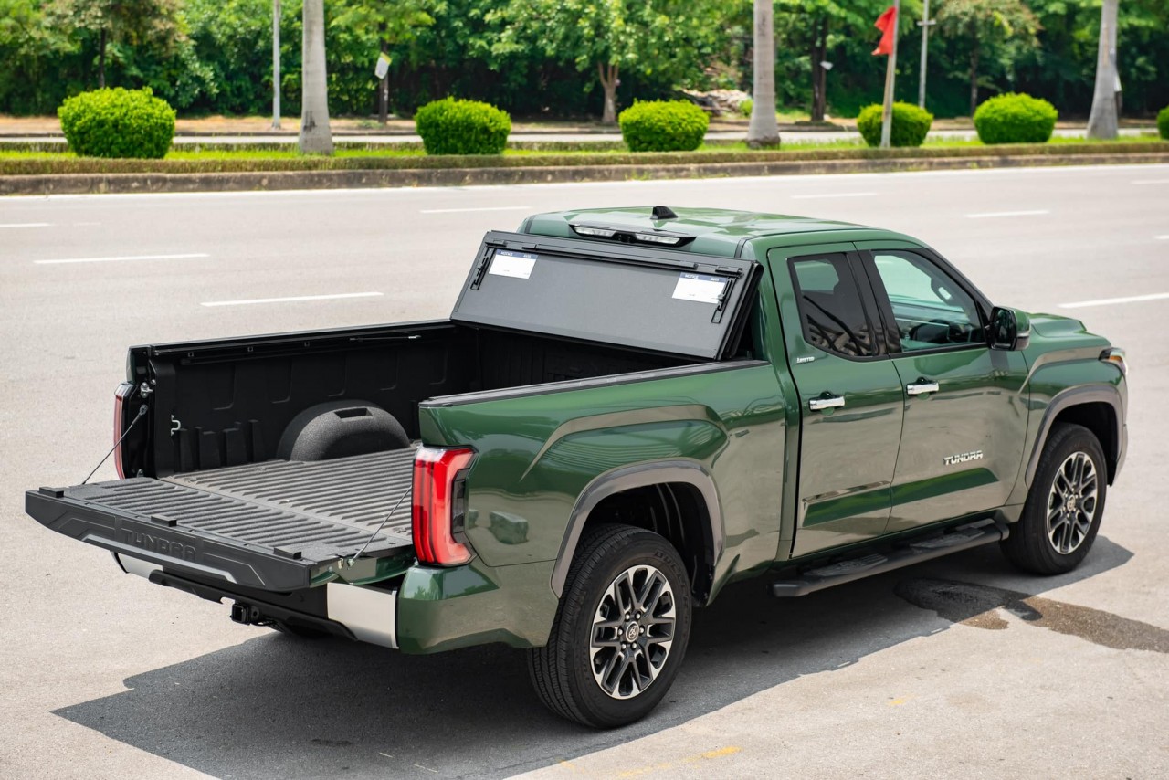 Toyota Tundra Limited 2022 đầu tiên thông quan tại Việt Nam
