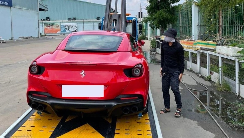 Ferrari Portofino M đầu tiên tại Việt Nam đi đăng kiểm