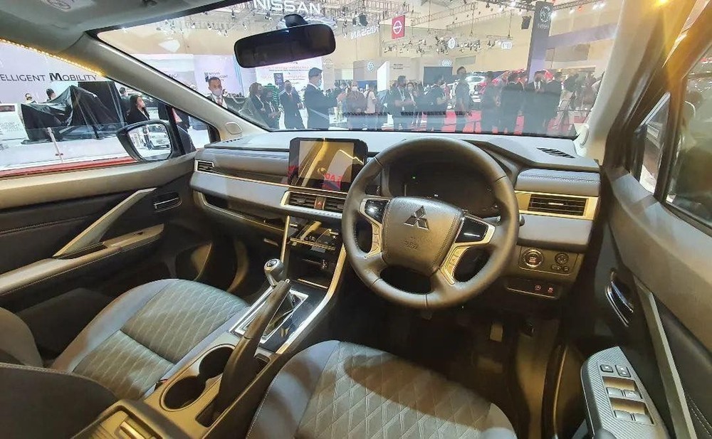 Bắt gặp Mitsubishi Xpander Cross 2023 trên đường vận chuyển tại Việt Nam