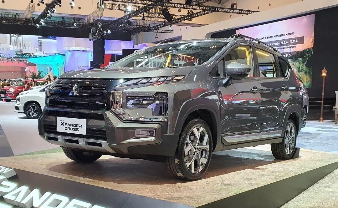 Mitsubishi Xpander Cross 2023 ra mắt tại Indonesia