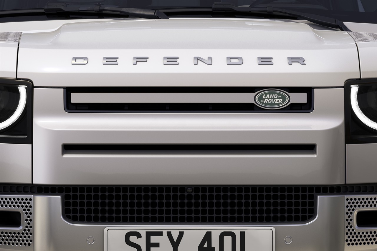 Land Rover Defender 130 mới có giá bán từ 5,7 tỷ đồng