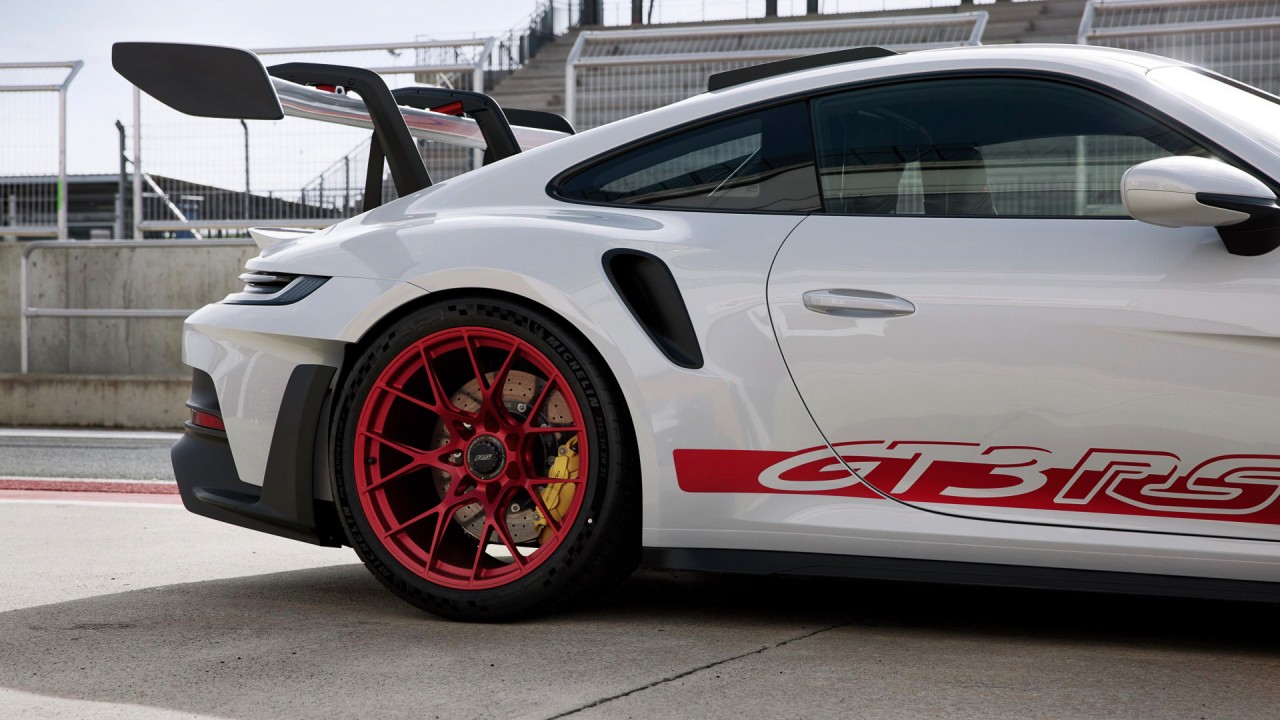 Porsche 911 GT3 RS 2023, xe đua dành cho đường phố