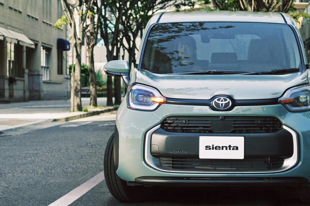 Toyota Sienta 2023 vừa ra mắt đã hút khách