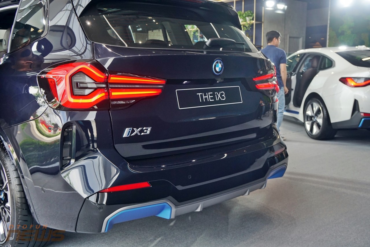 Cận cảnh xe SUV thuần điện BMW iX3 tại Việt Nam