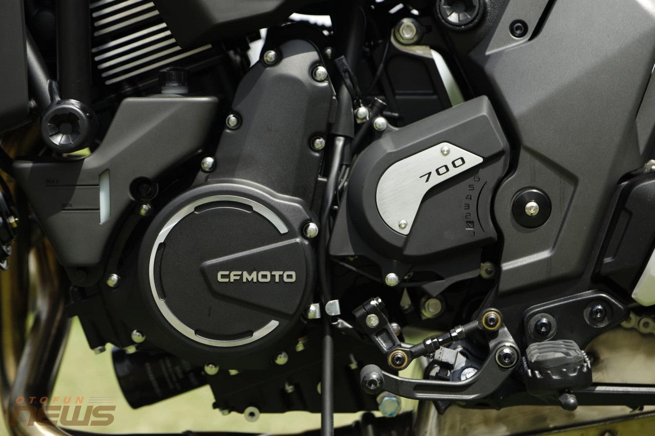 CFMoto 700CL-X Heritage sử dụng động cơ dung tích 693cc có công nghệ từ hãng Kawasaki.