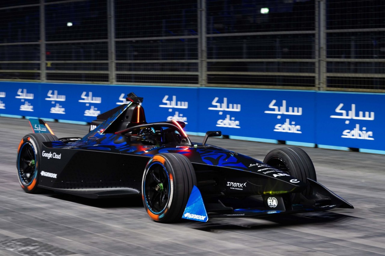 Xe đua điện Genbeta vừa thiết lập kỷ lục Guiness thế giới về tốc độ Xe đua điện Genbeta vừa thiết lập kỷ lục Guiness thế giới về tốc độ