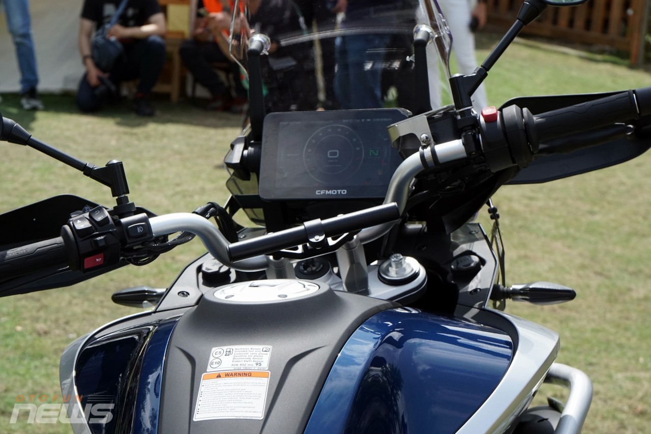 Chi tiết xe 'phượt' CFMoto 800MT Touring, giá 255 triệu đồng