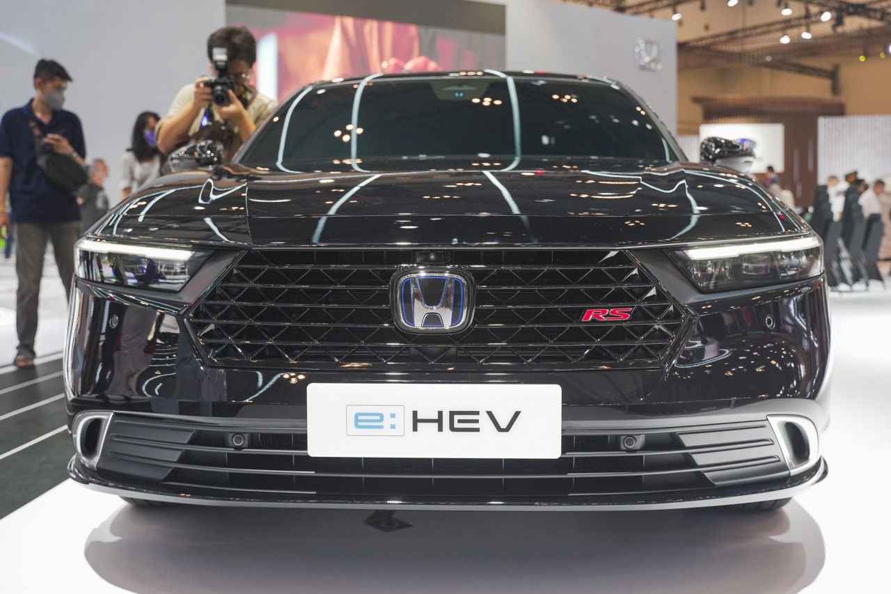 Honda Accord 2024 e:HEV vừa được ra mắt tại triển lãm Ô tô Quốc tế Gaikindo Indonesia (GIIAS).