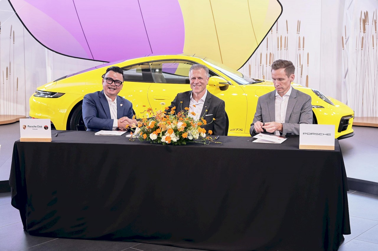 Buổi lễ ký kết biên bản ghi nhớ (MOU) giữa đại diện Porsche tại Việt Nam và Porsche Club Việt Nam.