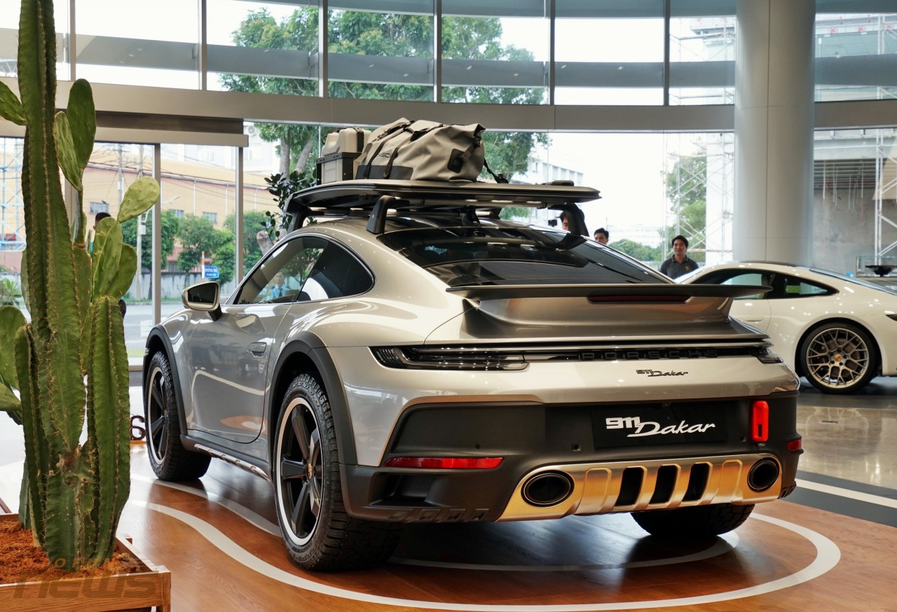 Porsche 911 Dakar sử dụng động cơ Boxer 6 xi-lanh dung tích 3.0L.