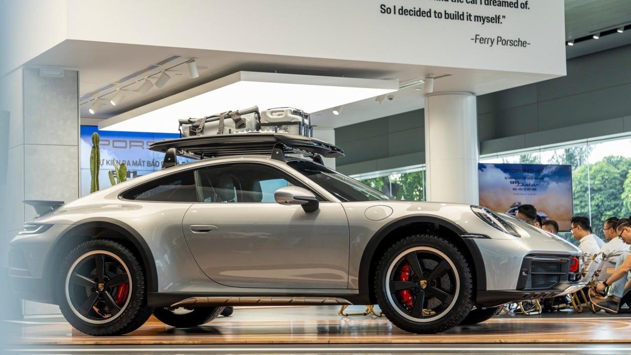Cận cảnh 'hàng hiếm' Porsche 911 Dakar 2023 tại Việt Nam