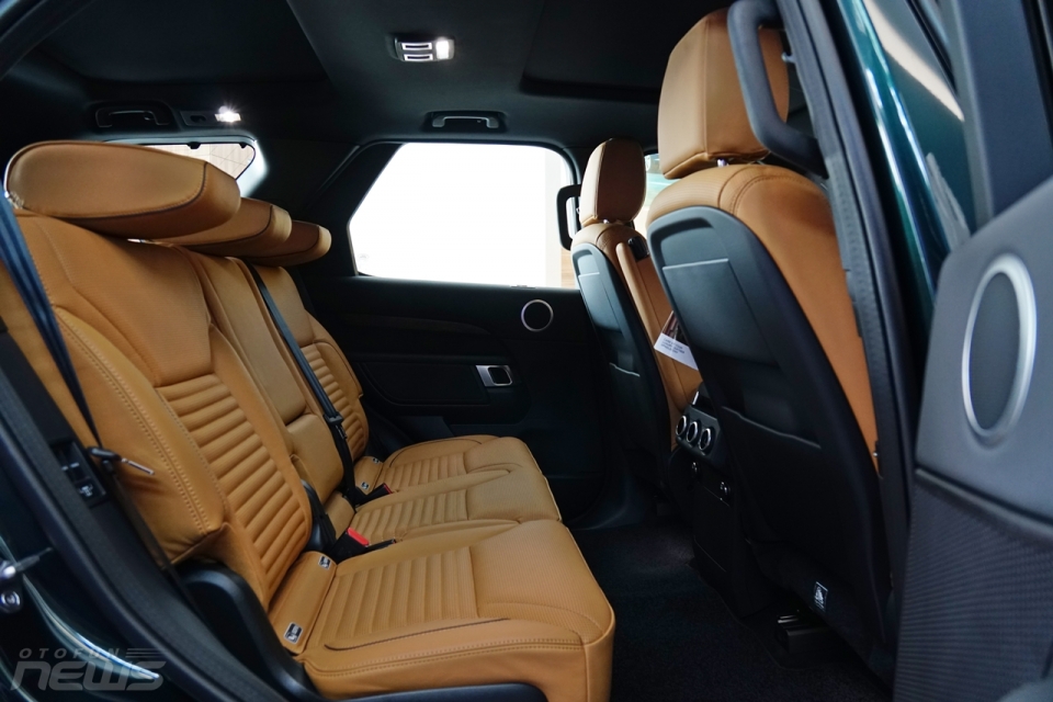 Land Rover Discovery 2017 có mặt tại Việt Nam với giá từ 4 tỷ đồng land rover discovery 2017 co mat tai viet nam voi gia tu 4 ty dong