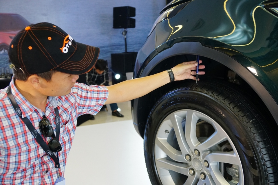 Land Rover Discovery 2017 có mặt tại Việt Nam với giá từ 4 tỷ đồng land rover discovery 2017 co mat tai viet nam voi gia tu 4 ty dong