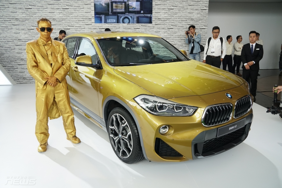 bmw x2 chao san viet nam voi gia 213 ty dong