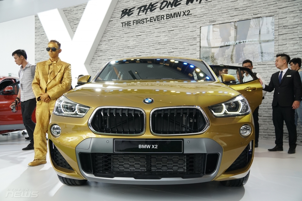 bmw x2 chao san viet nam voi gia 213 ty dong