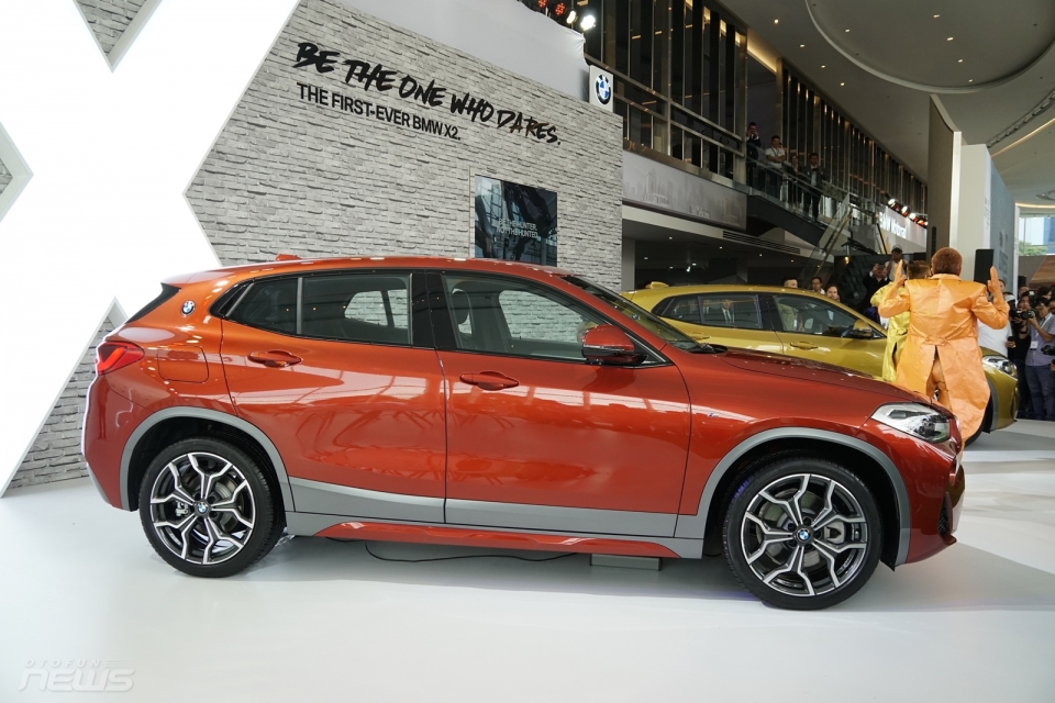 bmw x2 chao san viet nam voi gia 213 ty dong