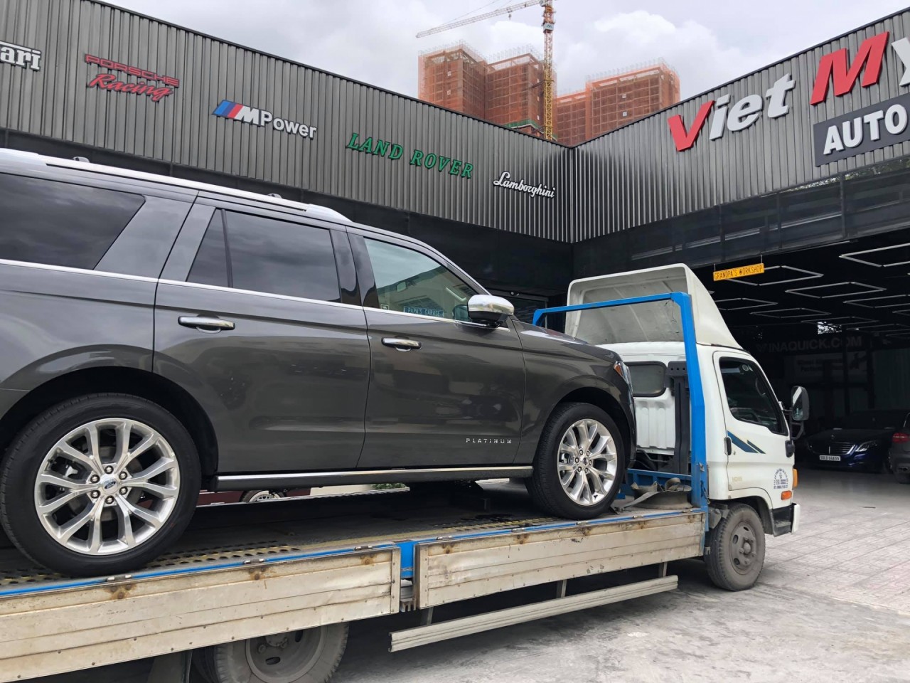 khung long ford expedition dau tien co mat tai viet nam