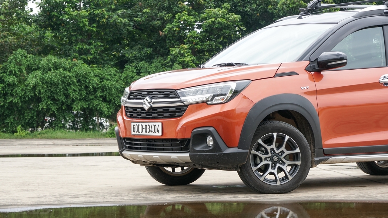 danh gia chi tiet suzuki xl7 mau xe gia dinh dang duoc ua chuong