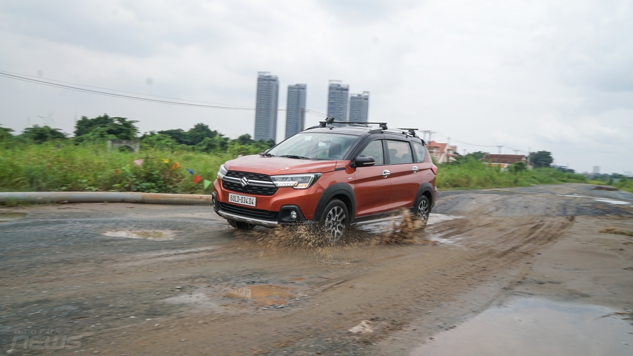 danh gia chi tiet suzuki xl7 mau xe gia dinh dang duoc ua chuong
