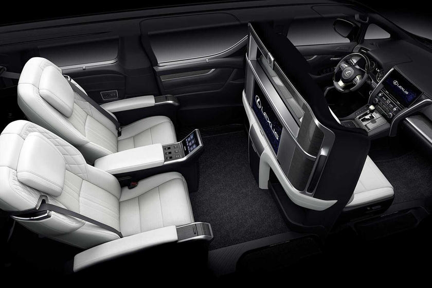 Lexus LM350 phiên bản bốn chỗ có giá 6,5 tỷ đồng tại Malaysia