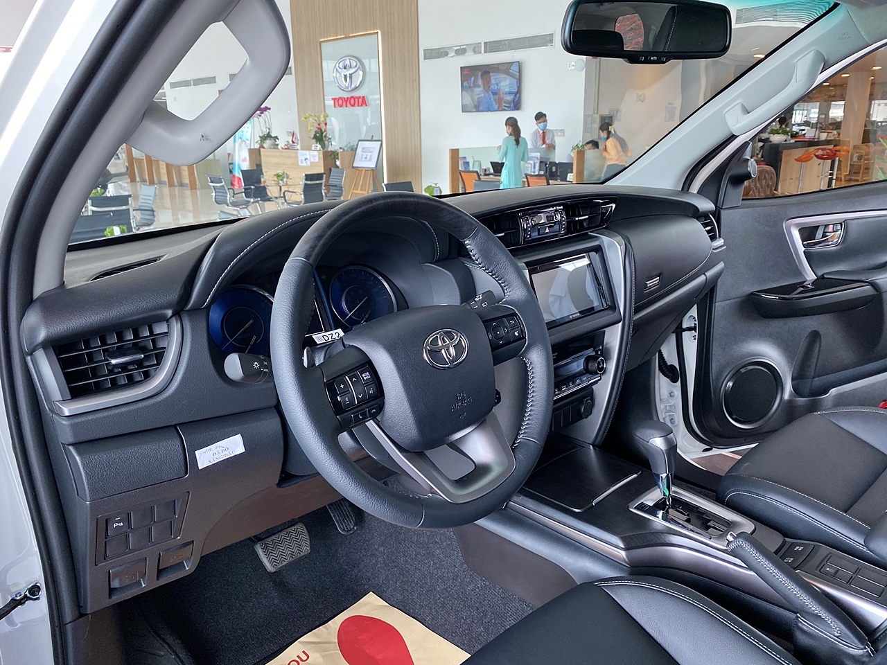 chi tiet toyota fortuner 2021 24 at tieu chuan gia 108 ty