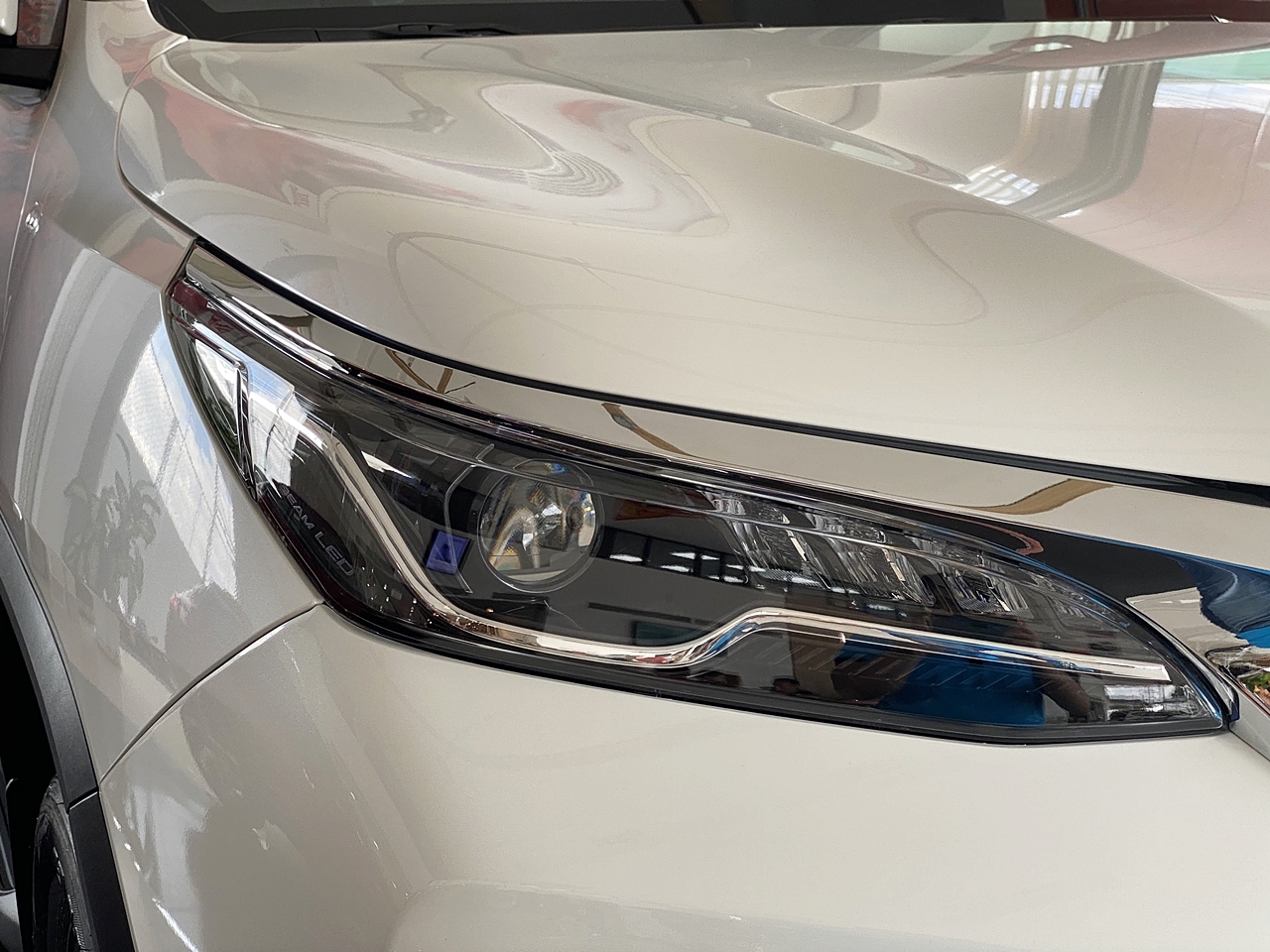 chi tiet toyota fortuner 2021 24 at tieu chuan gia 108 ty