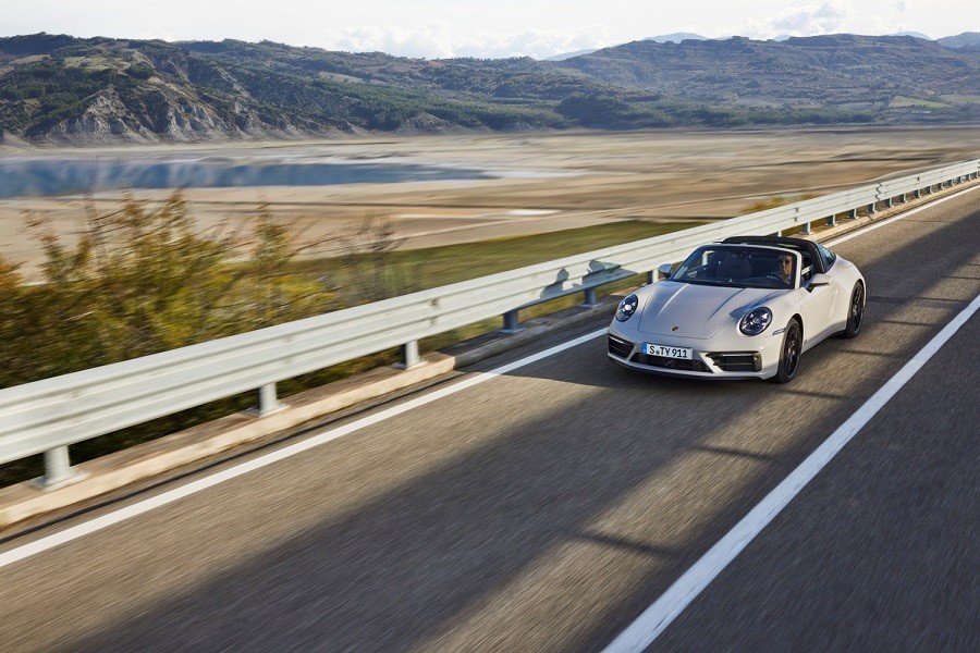 Porsche 911 GTS được bán tại Việt Nam với giá 8,8 tỷ đồng
