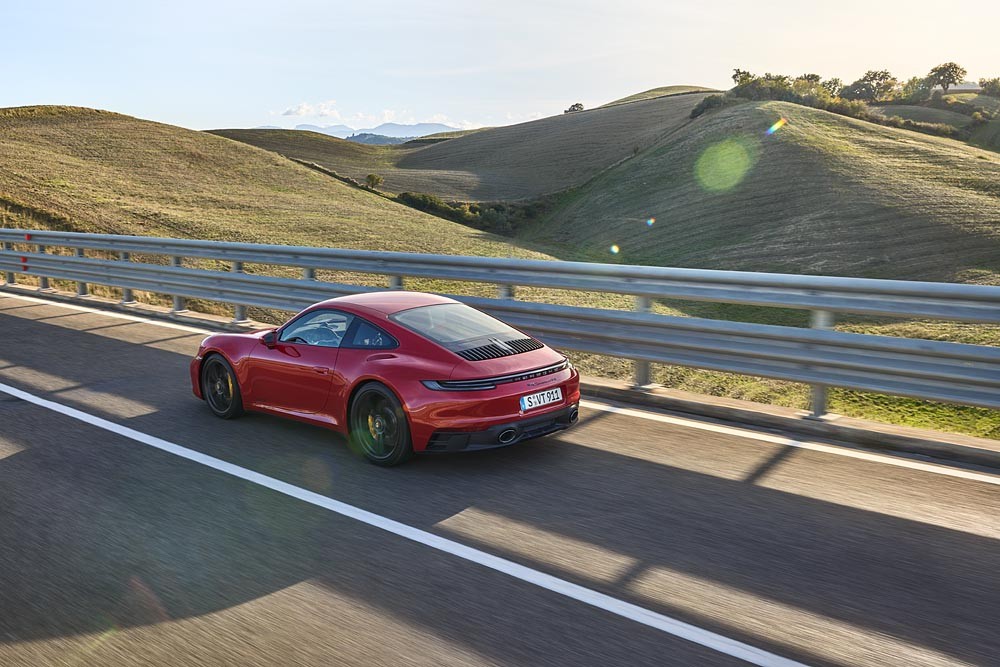 Porsche 911 GTS được bán tại Việt Nam với giá 8,8 tỷ đồng