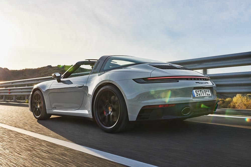 Porsche 911 GTS được bán tại Việt Nam với giá 8,8 tỷ đồng