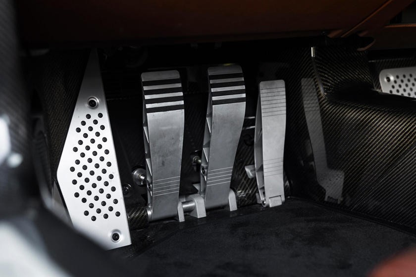 Siêu phẩm Porsche Carrera GT vượt ngưỡng đấu giá hơn 1 triệu USD