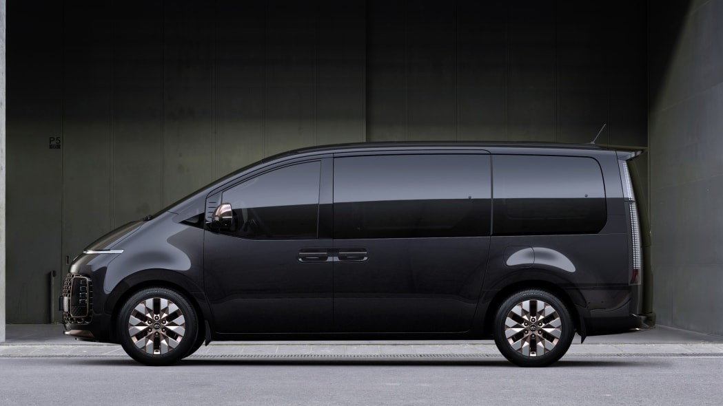 Đánh giá MPV hoàn toàn mới Hyundai Staria 2021