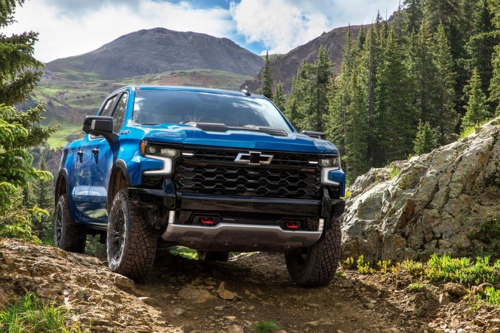 Chevrolet Silverado ZR2 2022 ra mắt, đối thủ của Ford F-150 Raptor