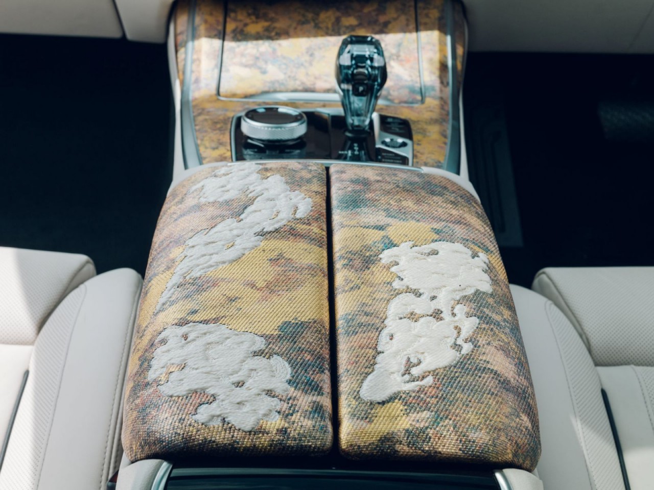 BMW X7 Nishijin Edition 2022 sản xuất giới hạn chỉ 3 chiếc