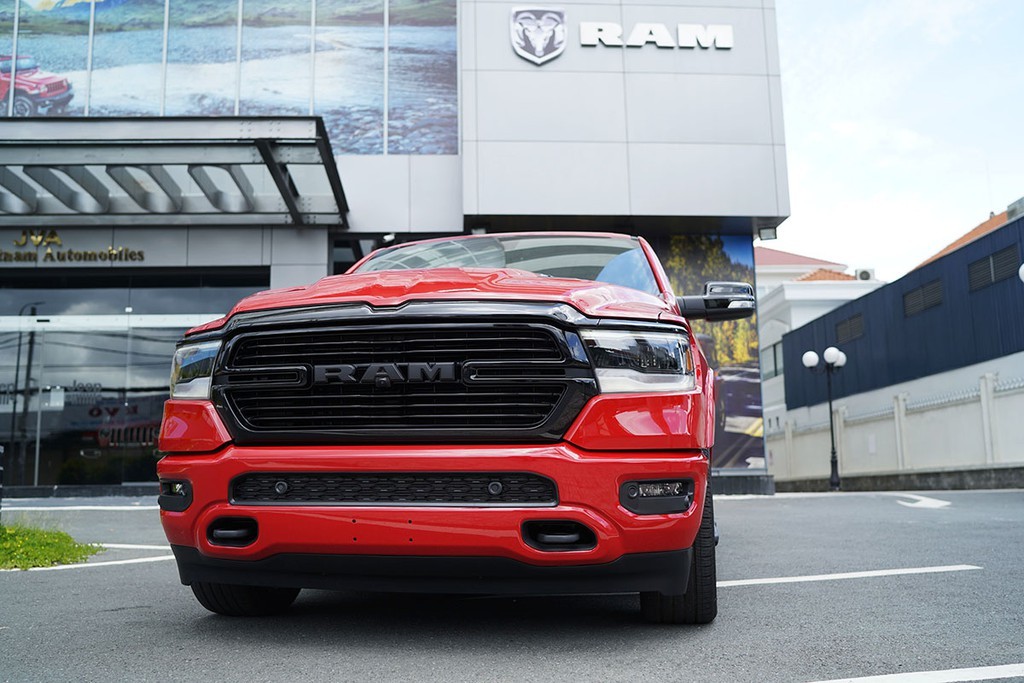 RAM 1500 nhập khẩu chính hãng có giá từ 5,388 tỉ đồng tại Việt Nam
