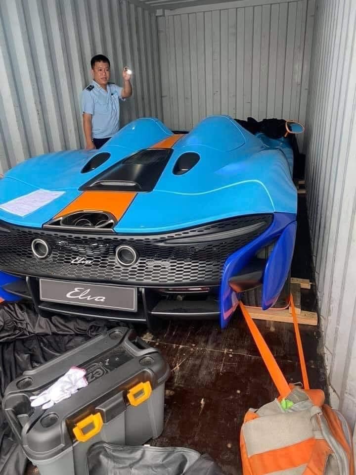 Siêu xe 'không mui' McLaren Elva âm thầm xuất hiện tại Hà Nội
