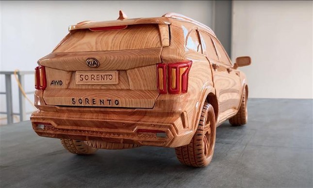 Độc đáo mô hình Kia Sorento được làm bằng gỗ