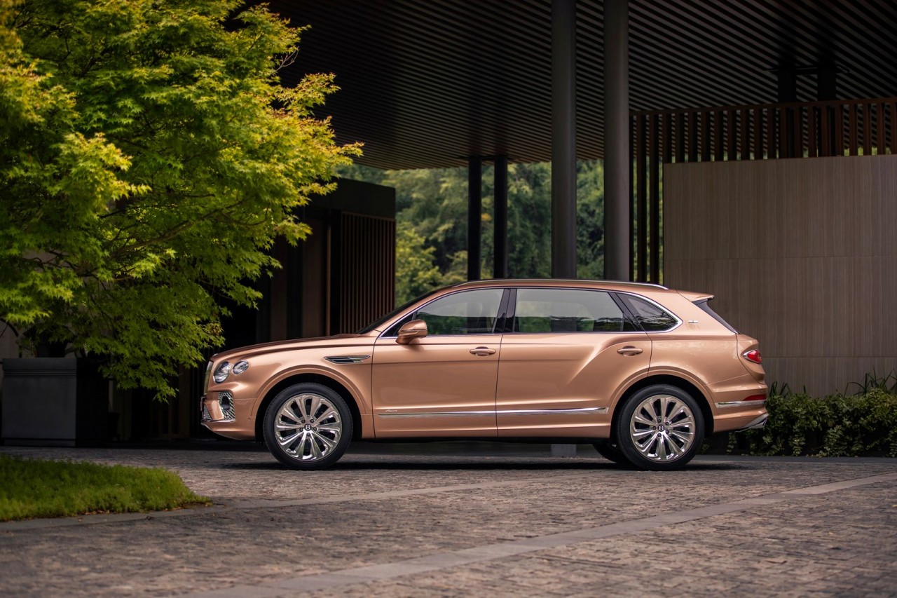 Bentley Bentayga EWB 2023 nhận đặt hàng chính hãng với giá từ 18,526 tỷ đồng