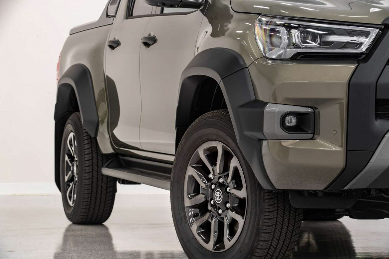 Toyota Hilux 2023 sắp được bán tại Việt Nam với giá 740 triệu đồng