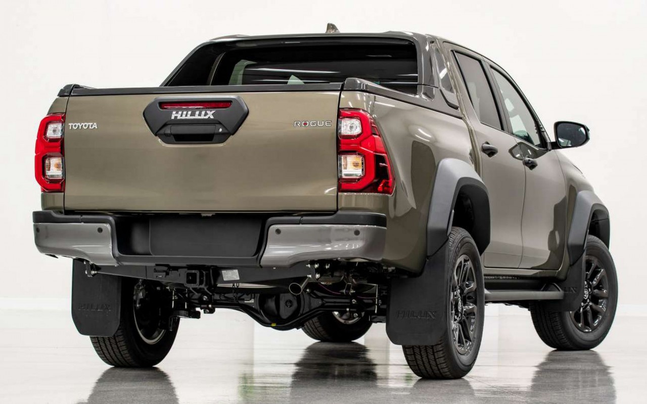 Toyota Hilux 2023 sắp được bán tại Việt Nam với giá 740 triệu đồng