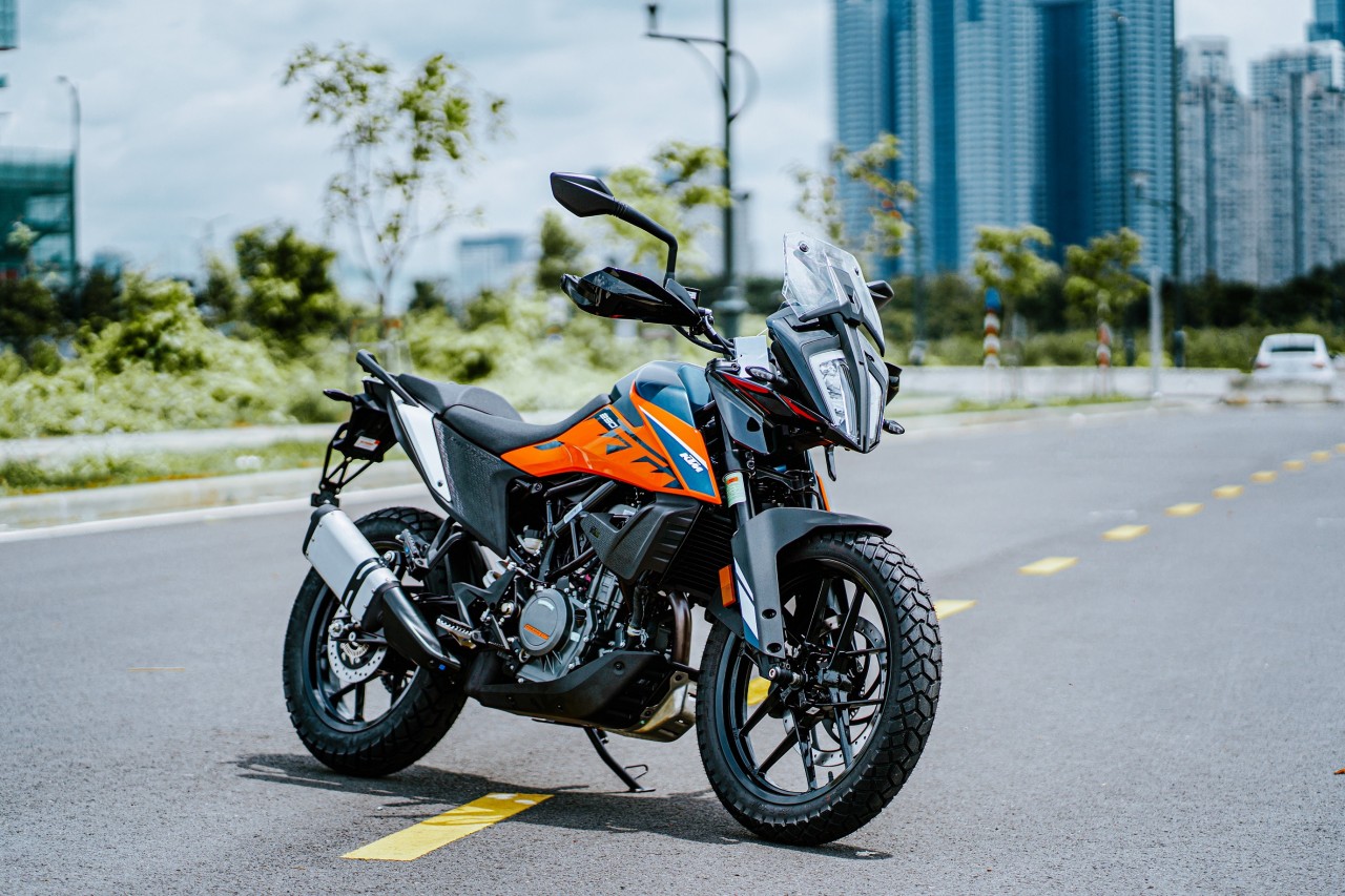 KTM giới thiệu bộ đôi 890 Duke R 2022 và KTM 390 Adventure 2022 tại Việt Nam
