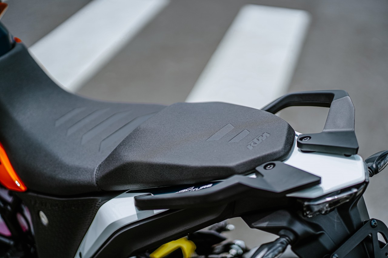 KTM giới thiệu bộ đôi 890 Duke R 2022 và KTM 390 Adventure 2022 tại Việt Nam