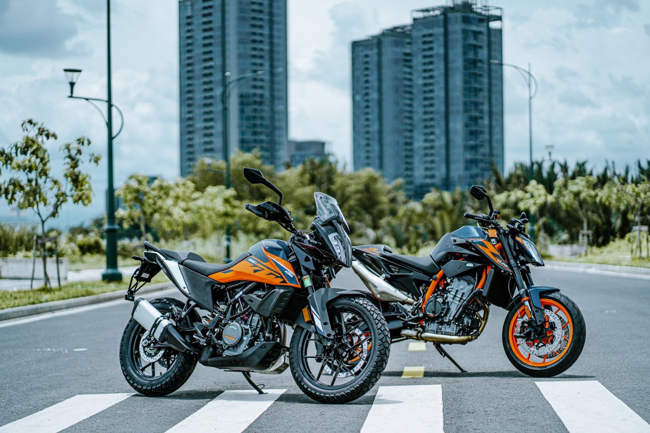 KTM giới thiệu bộ đôi 890 Duke R 2022 và KTM 390 Adventure 2022 tại Việt Nam