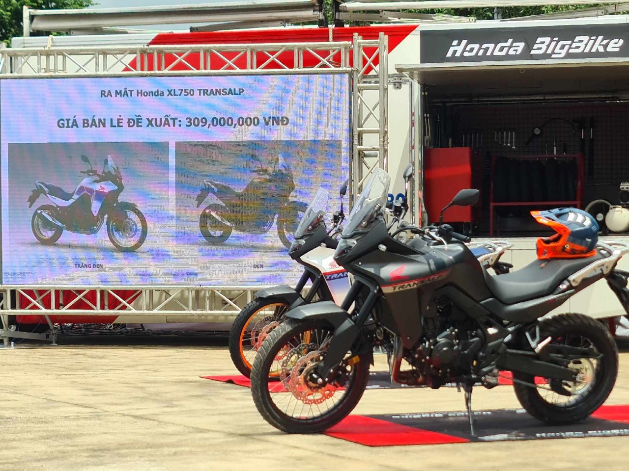 Mô tô đa địa hình Honda XL750 Transalp ra mắt tại Việt Nam