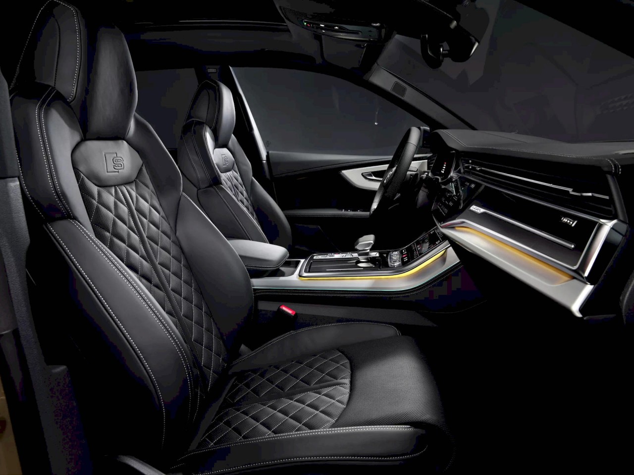 Cận cảnh bộ đôi Audi Q8 và SQ8 2024 với các nâng cấp mới