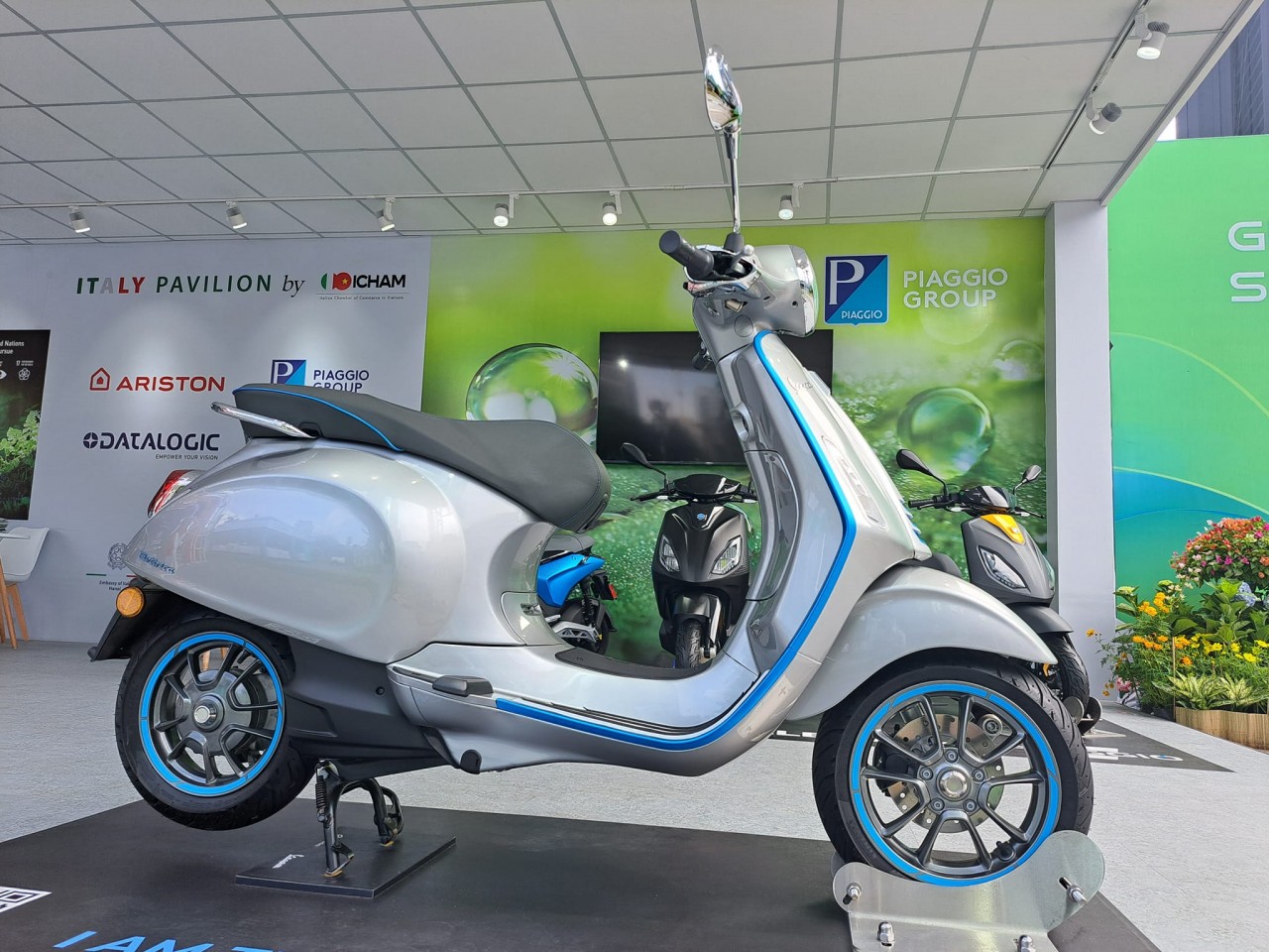 Xe điện Vespa Elettrica 2023 có giá 280 triệu đồng tại Việt Nam