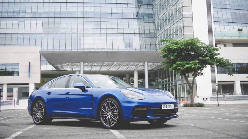 Trải nghiệm khoang "khách thương gia" trên Porsche Panamera